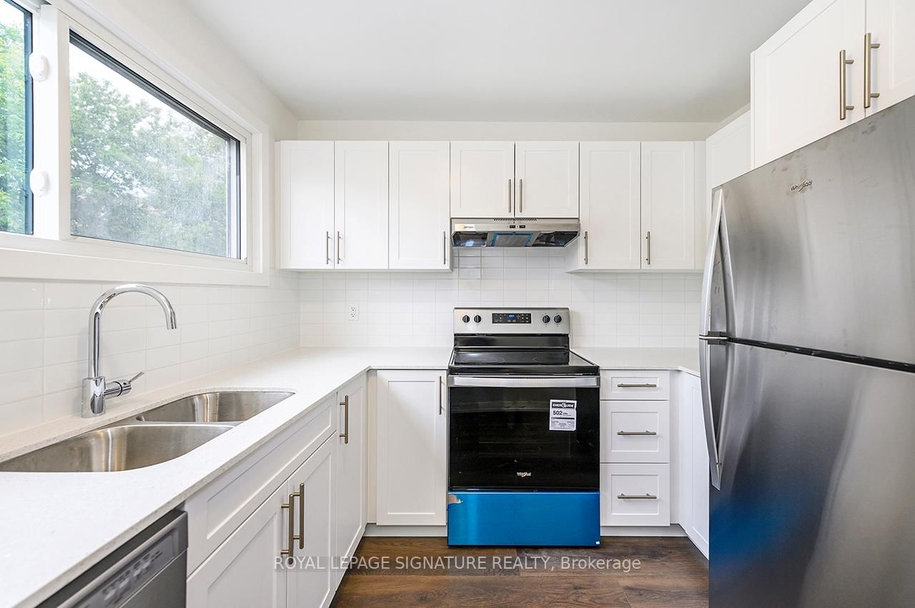 Townhouse for sale at 28 Woodman Drive, Hamilton, Ontario, L8H 2M5 - Kentley - MLS: X12828274