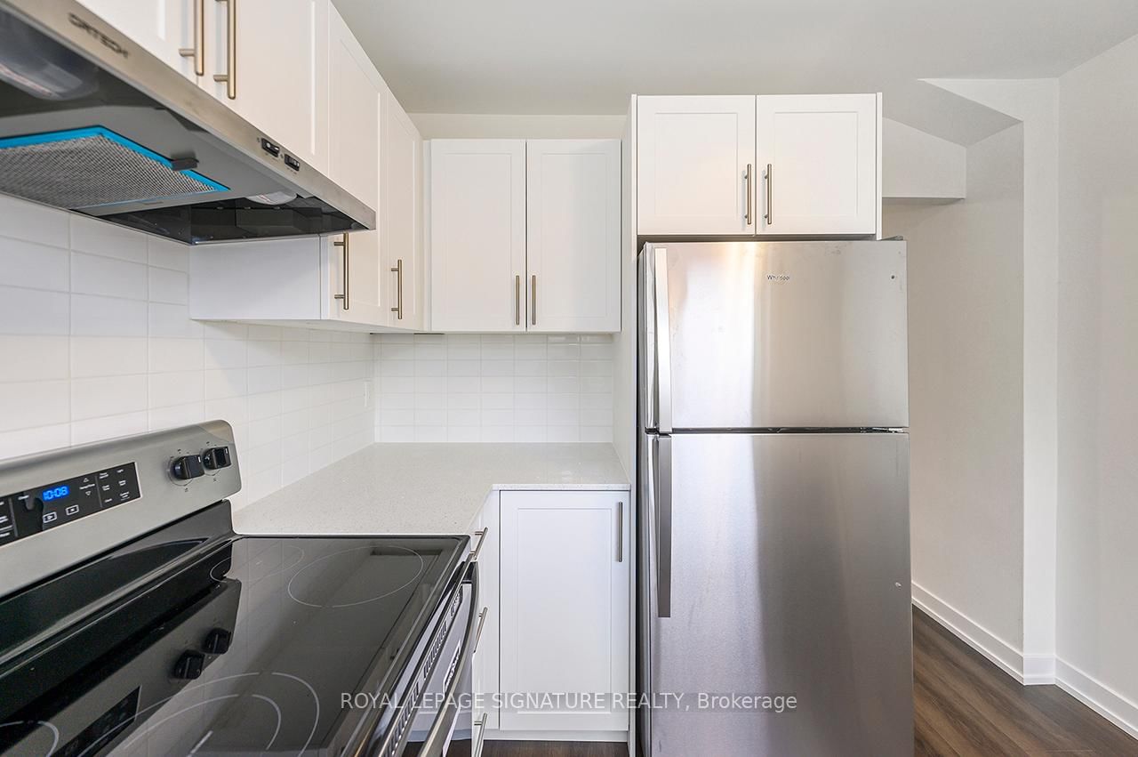 Townhouse for sale at 28 Woodman Drive, Hamilton, Ontario, L8H 2M5 - Kentley - MLS: X12828274