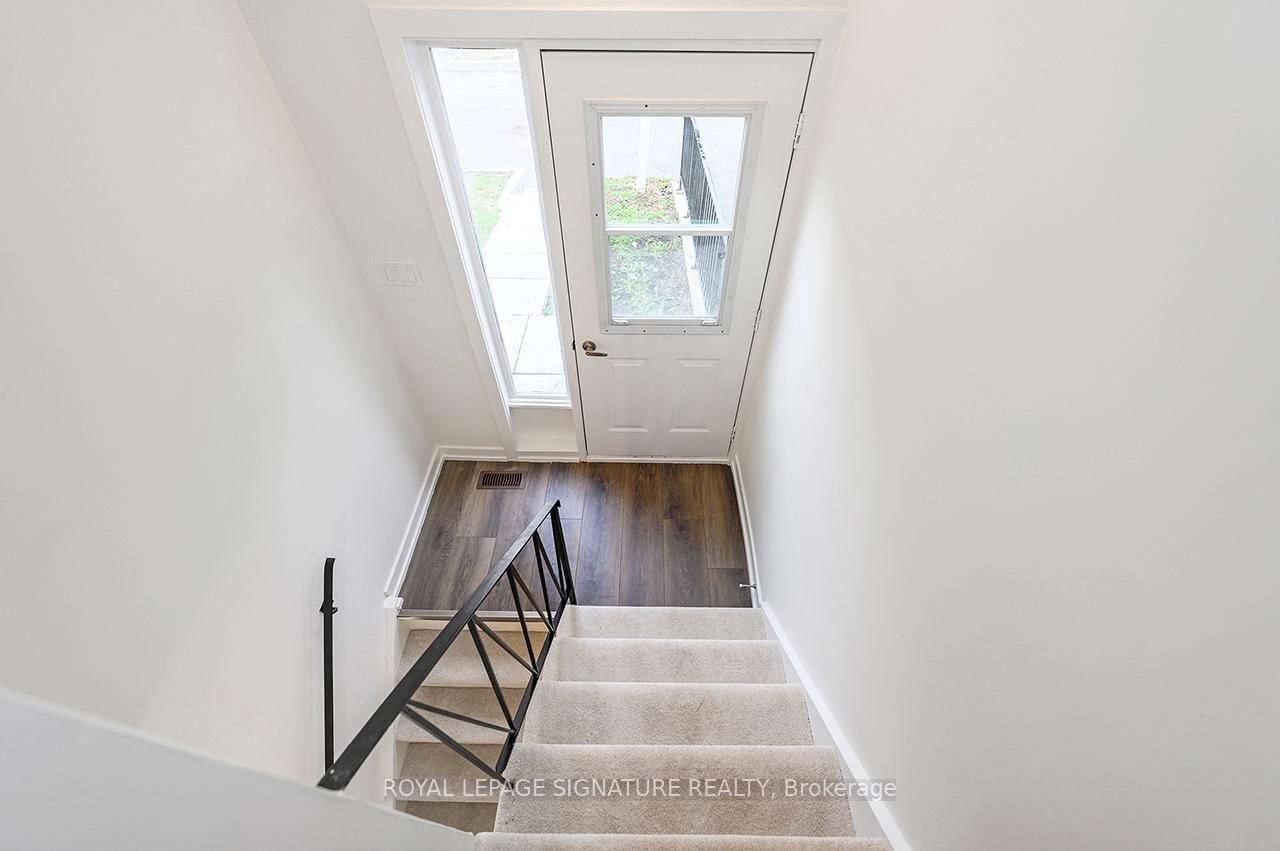 Townhouse for sale at 28 Woodman Drive, Hamilton, Ontario, L8H 2M5 - Kentley - MLS: X12828274