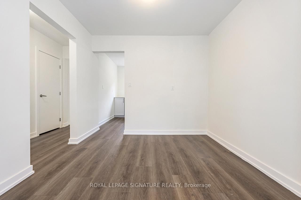 Townhouse for sale at 28 Woodman Drive, Hamilton, Ontario, L8H 2M5 - Kentley - MLS: X12828274