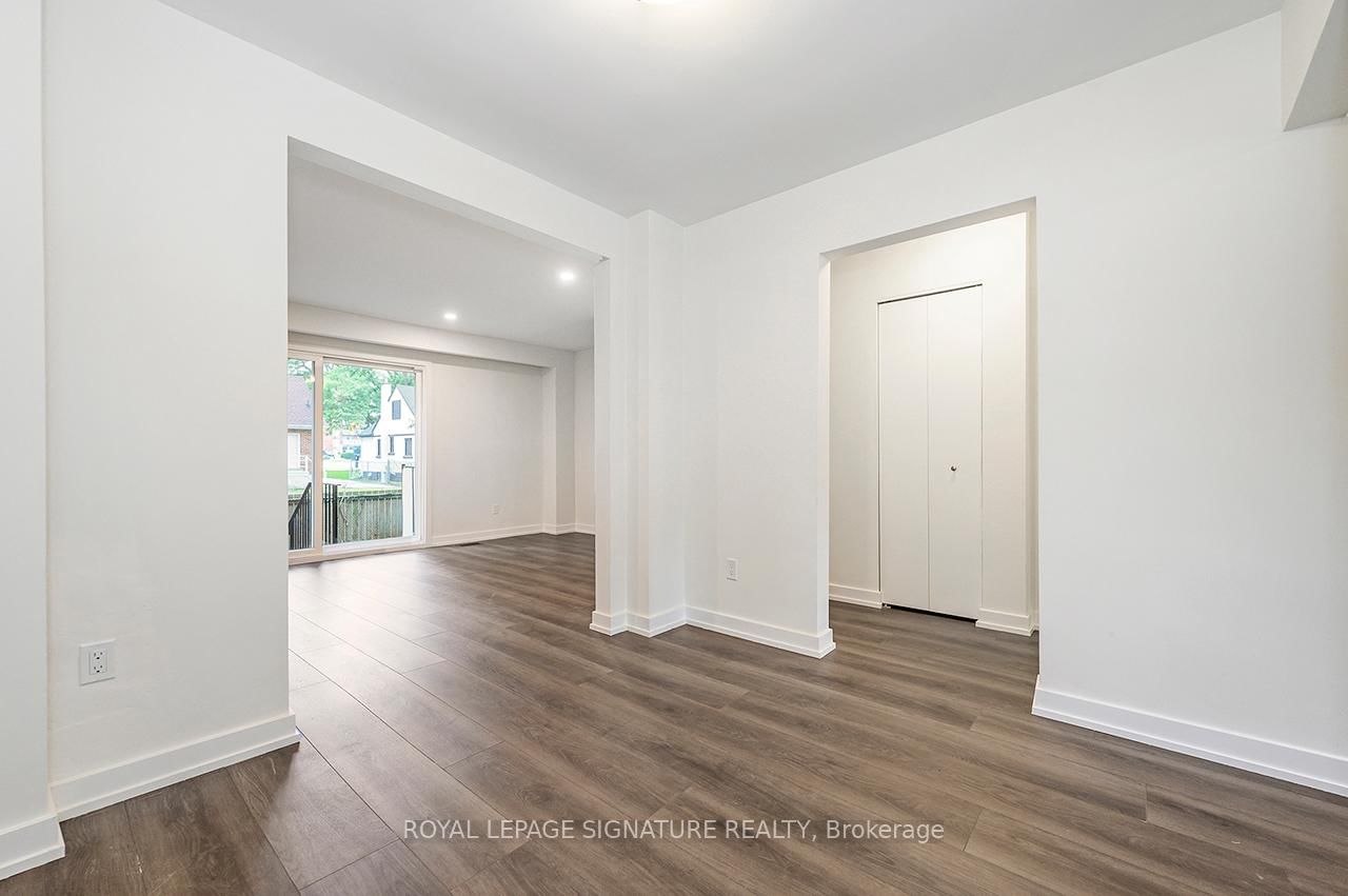 Townhouse for sale at 28 Woodman Drive, Hamilton, Ontario, L8H 2M5 - Kentley - MLS: X12828274