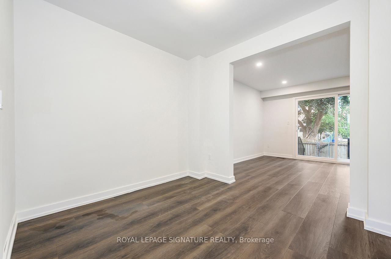 Townhouse for sale at 28 Woodman Drive, Hamilton, Ontario, L8H 2M5 - Kentley - MLS: X12828274