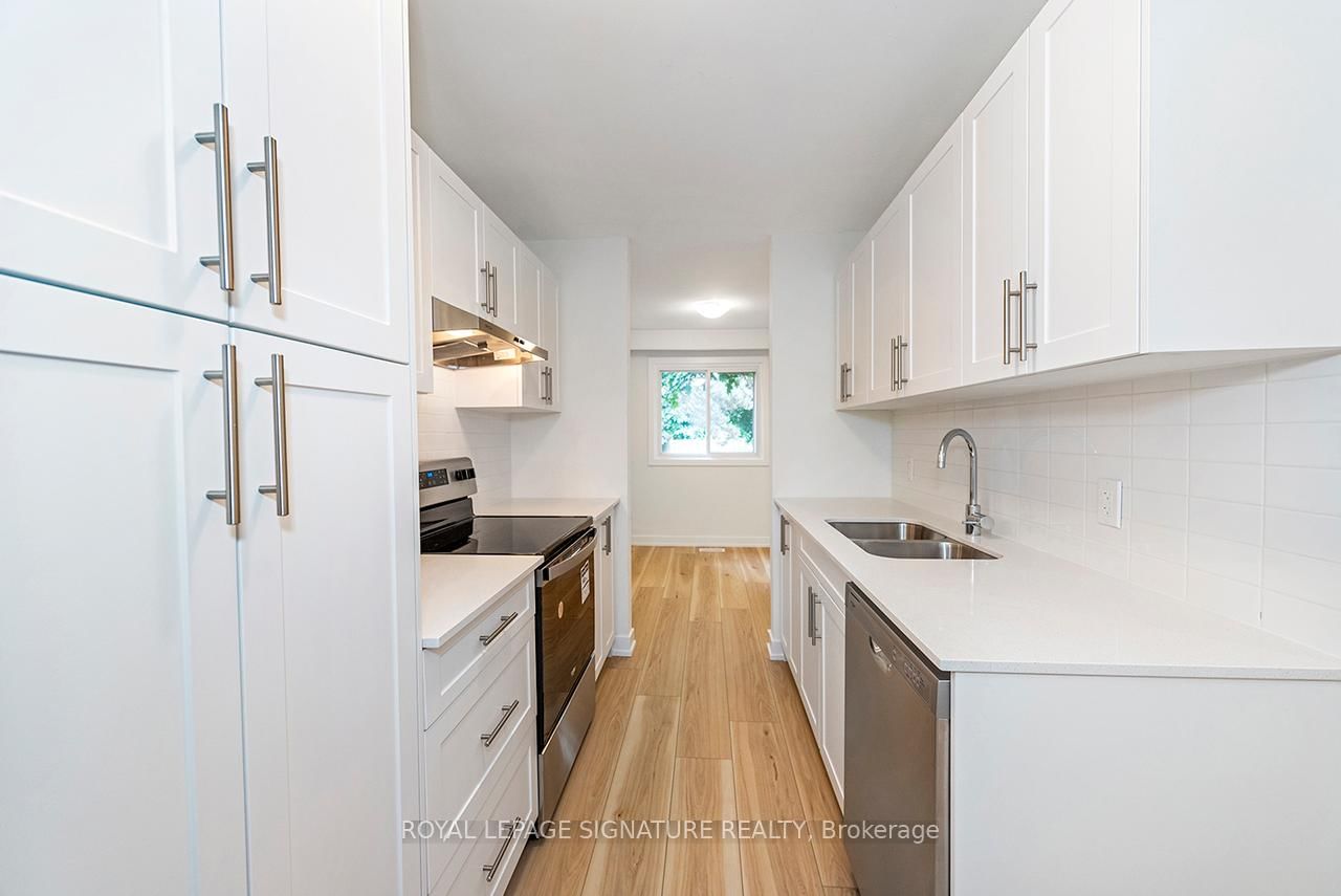 Townhouse for sale at 1-88 Tunbridge Crescent, Hamilton, Ontario, L8W 1L3 - Templemead - MLS: X12828330