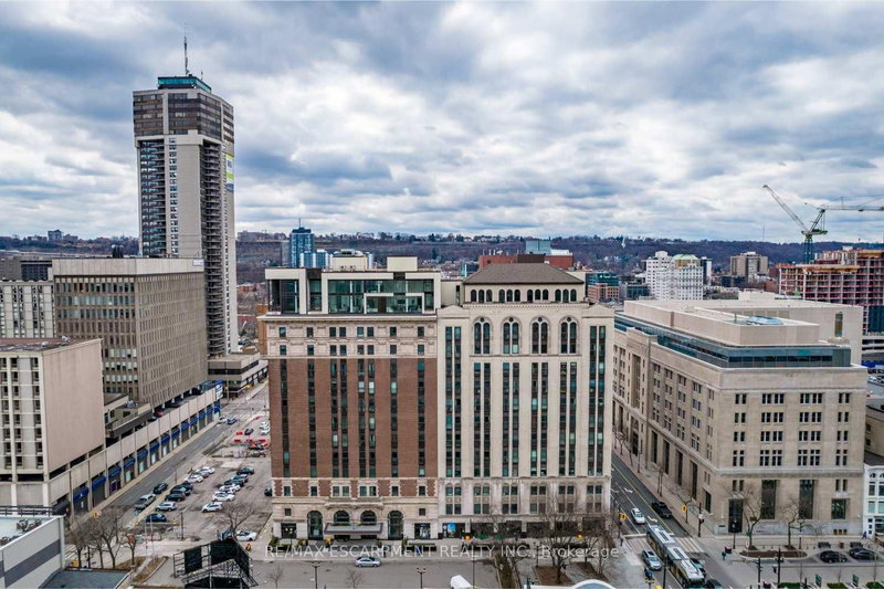 home for lease on LPH01-112 King Street E