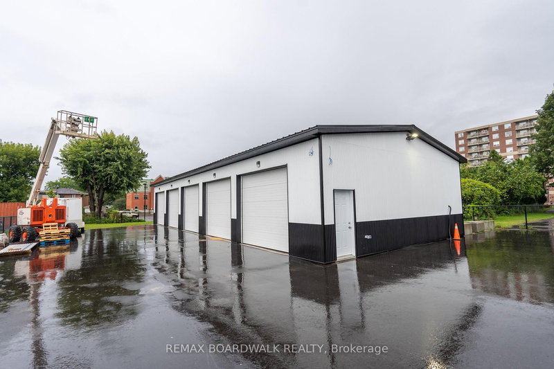 26 First (Garage) St W, Cornwall, K6J 1B9 | Image 2