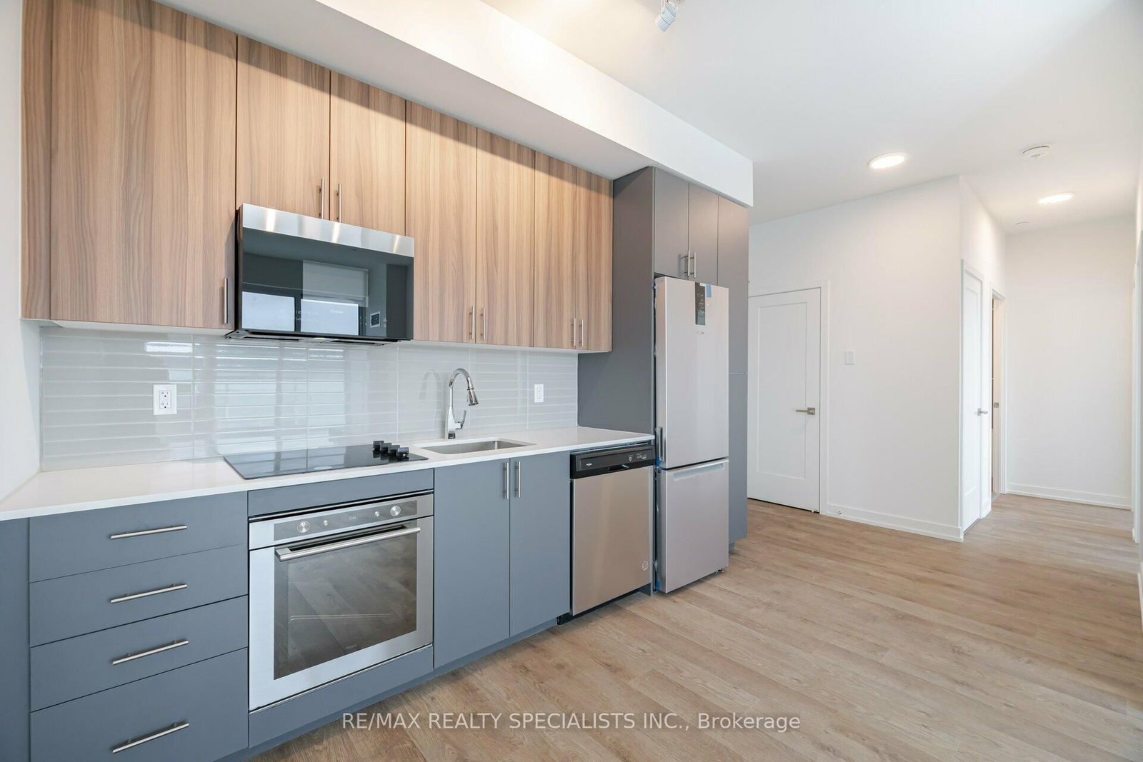 Condo for sale at 703-415 Main Street, Hamilton, Ontario, L8P 1K5 - Kirkendall - MLS: X12828682