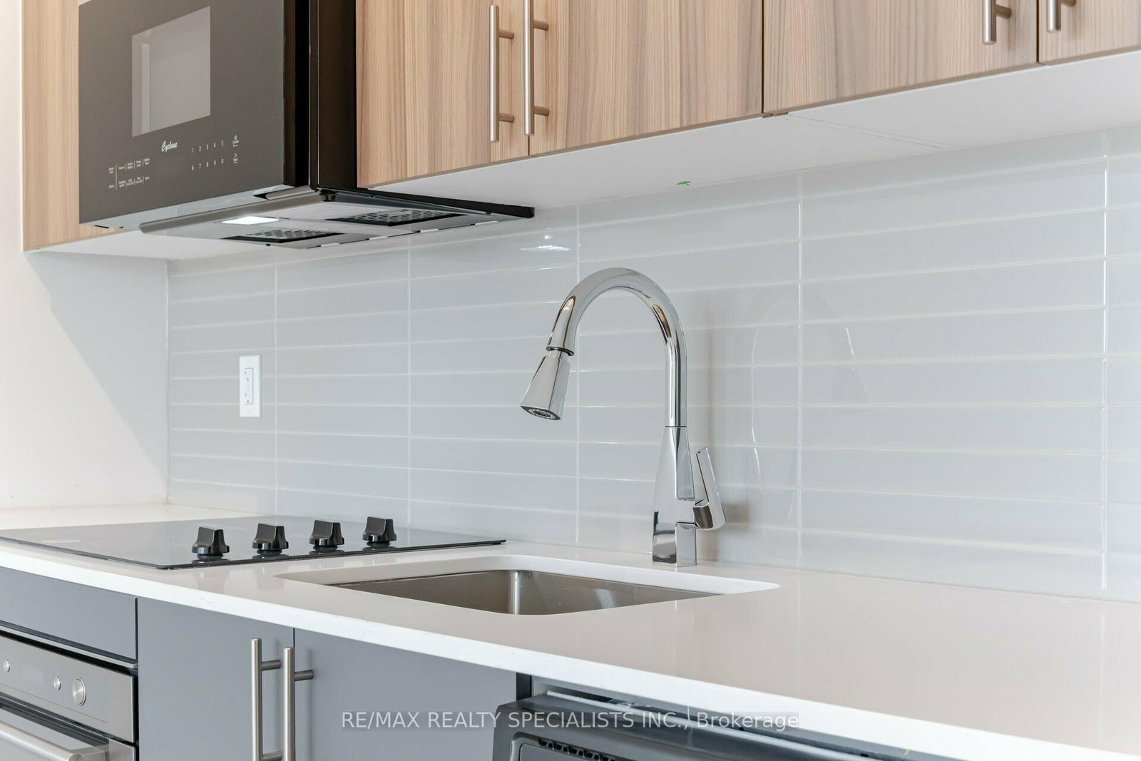 Condo for sale at 703-415 Main Street, Hamilton, Ontario, L8P 1K5 - Kirkendall - MLS: X12828682