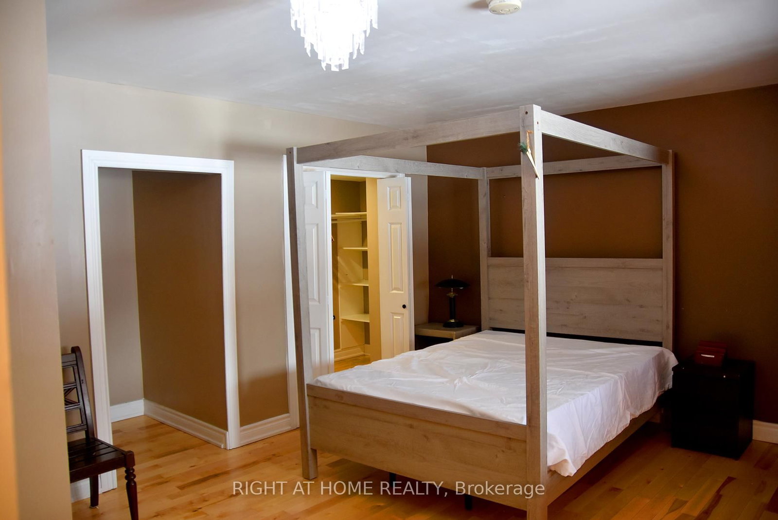 Detached House for sale at 994 Haist Street, Pelham, Ontario, L0S 1E4 - Fonthill - MLS: X12828732