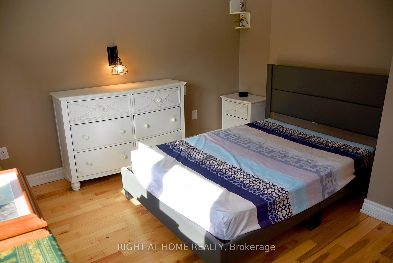 Detached House for sale at 994 Haist Street, Pelham, Ontario, L0S 1E4 - Fonthill - MLS: X12828732