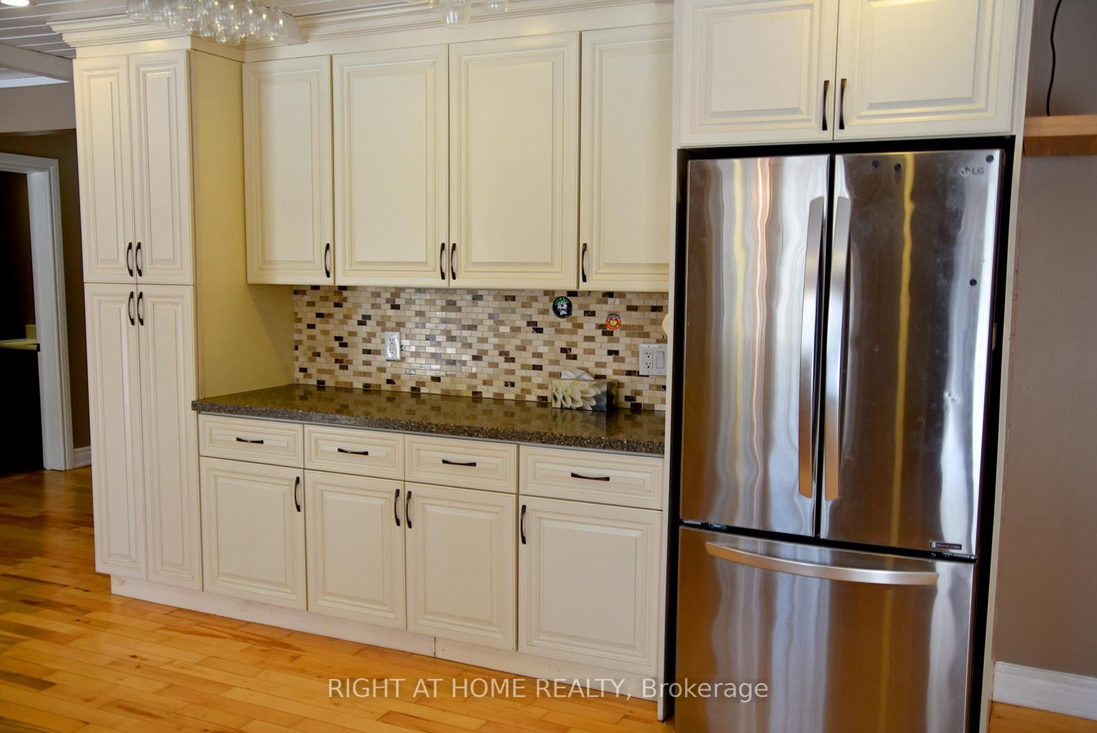 Detached House for sale at 994 Haist Street, Pelham, Ontario, L0S 1E4 - Fonthill - MLS: X12828732