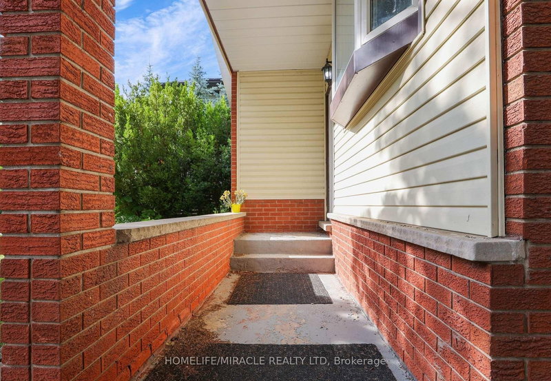 7 Cardill Cres, Waterloo, N2L 3Y7 | Image 2