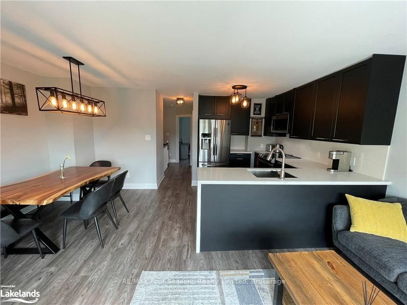 37 - 162 SETTLERS Way, Blue Mountains, L9Y 0M4 | Image 2