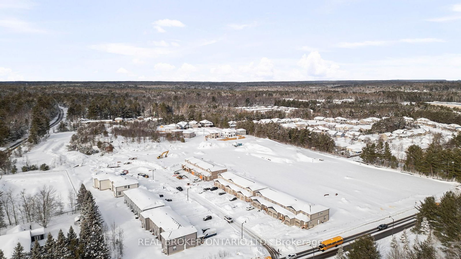 Townhouse for sale at 3 Mcconnell Crescent, Bracebridge, Ontario, P1L 0N7 - Macaulay - MLS: X12829738