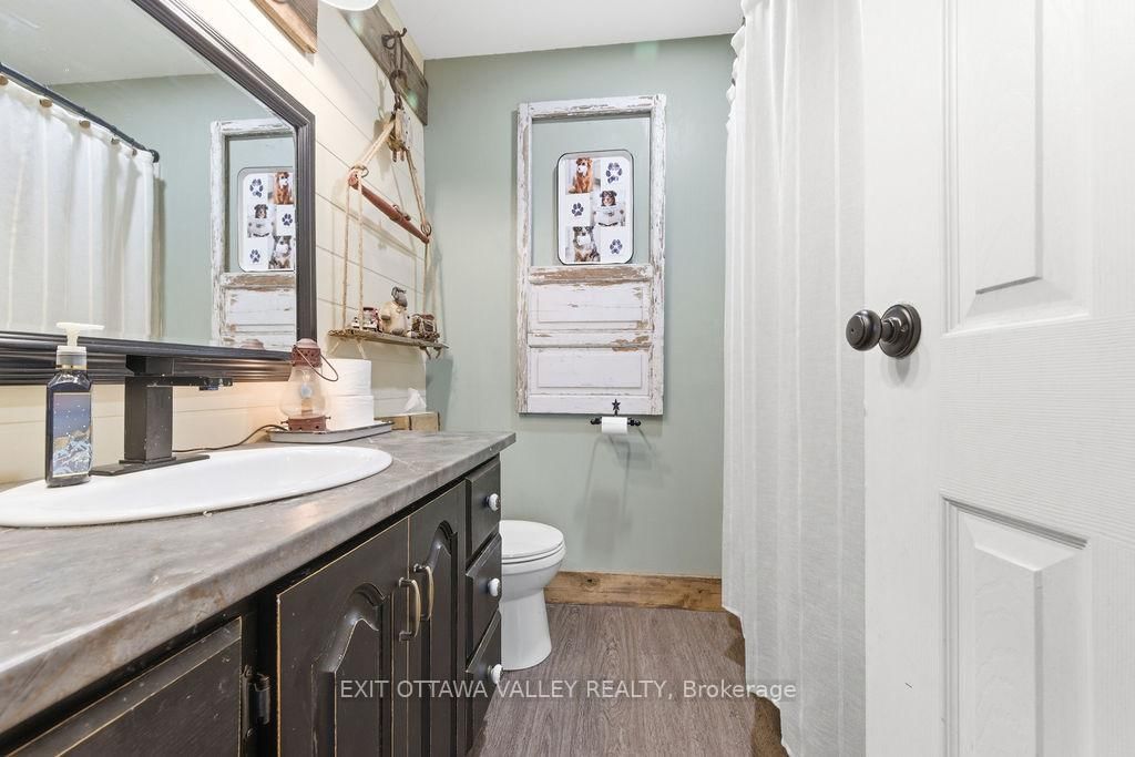 16 Heritage Drive • Petawawa, ON photo 11