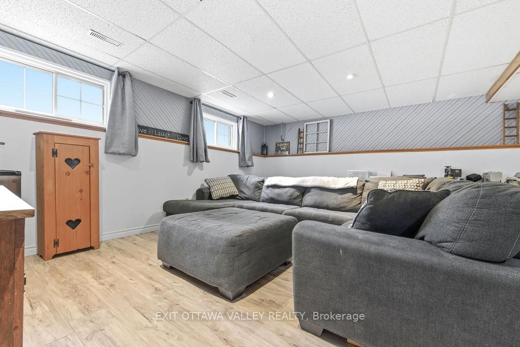 16 Heritage Drive • Petawawa, ON photo 19