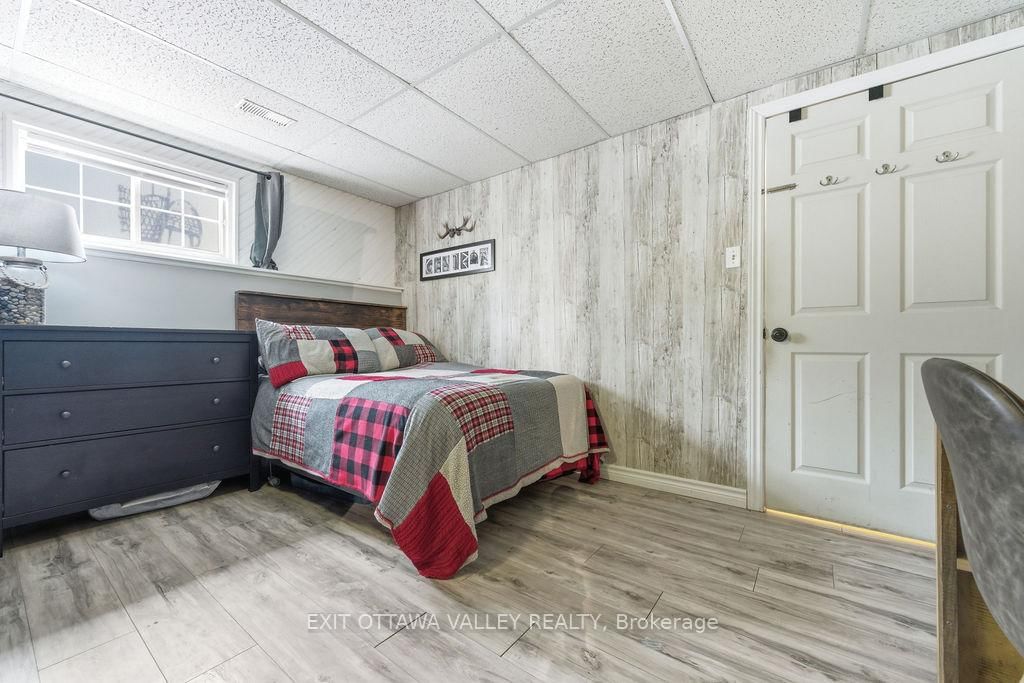 16 Heritage Drive • Petawawa, ON photo 22
