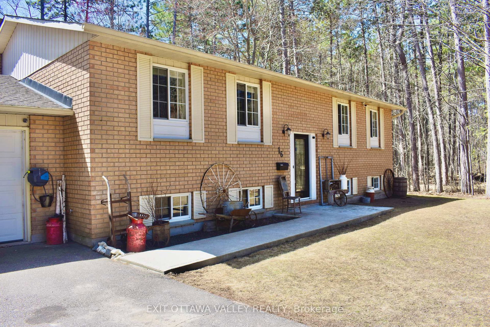 16 Heritage Drive • Petawawa, ON photo 29