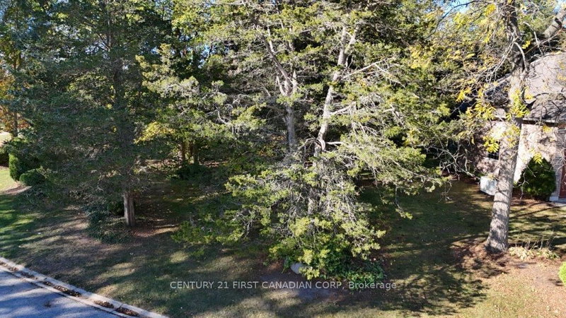 10137 Merrywood Dr, Lambton Shores, N0M 1T0 | Image 3