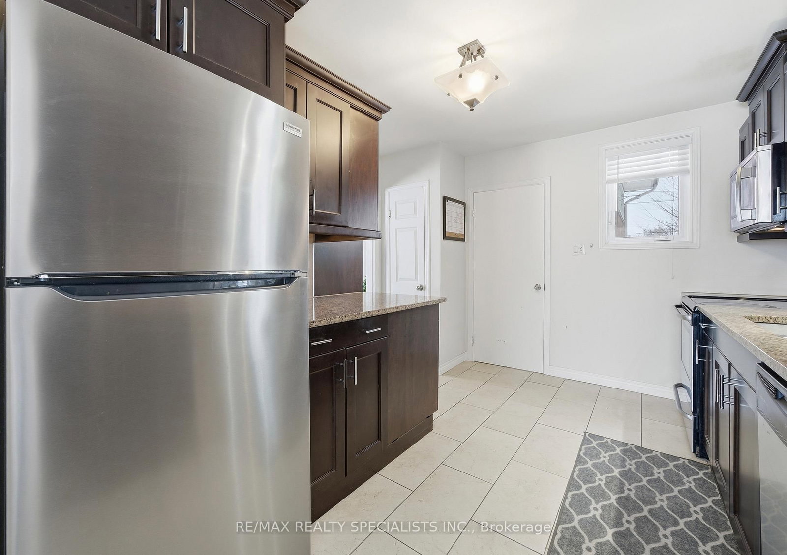 Detached House for sale at 302 King Street, Quinte West, Ontario, K8V 3X5 - Trenton Ward - MLS: X12830204