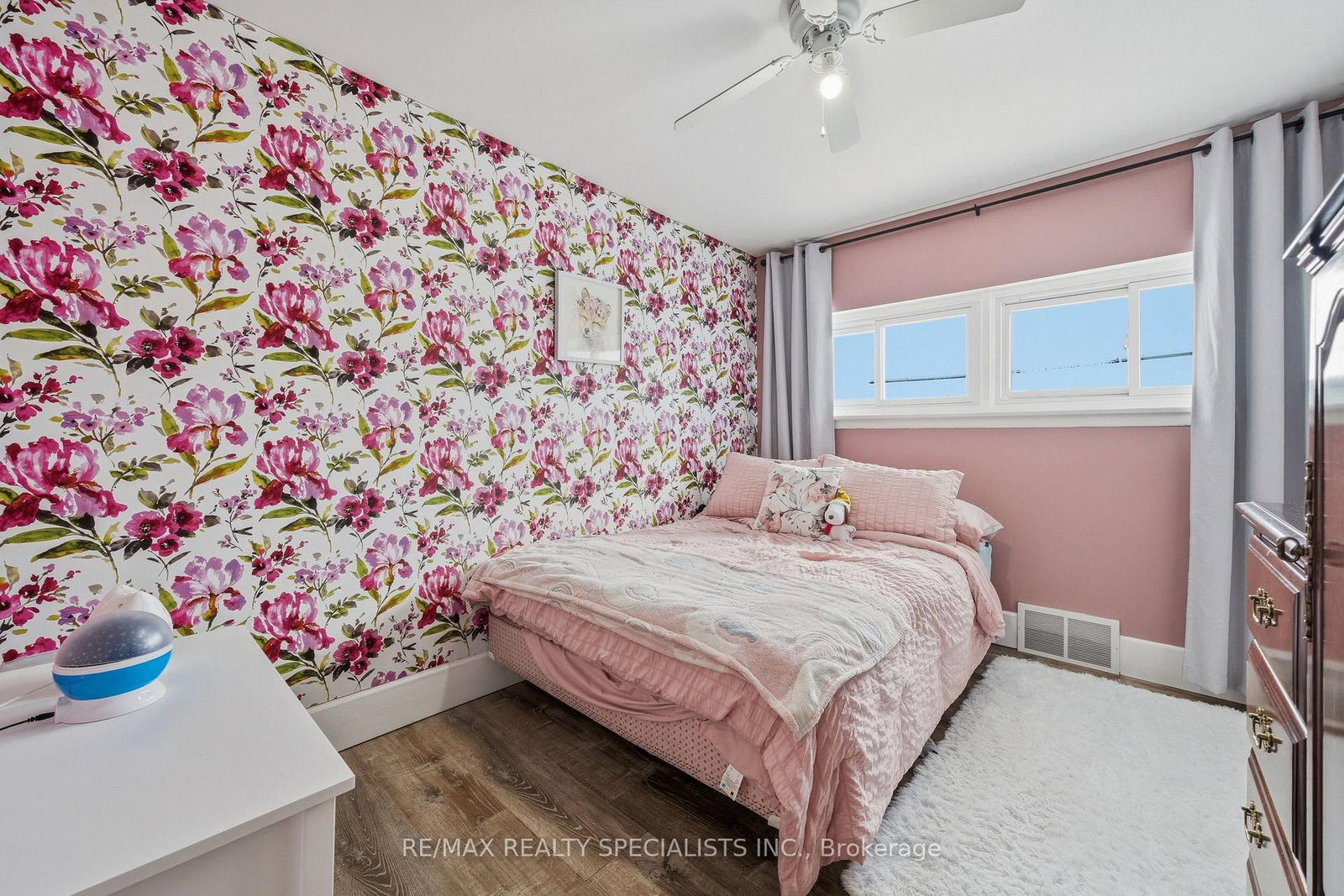 Detached House for sale at 302 King Street, Quinte West, Ontario, K8V 3X5 - Trenton Ward - MLS: X12830204