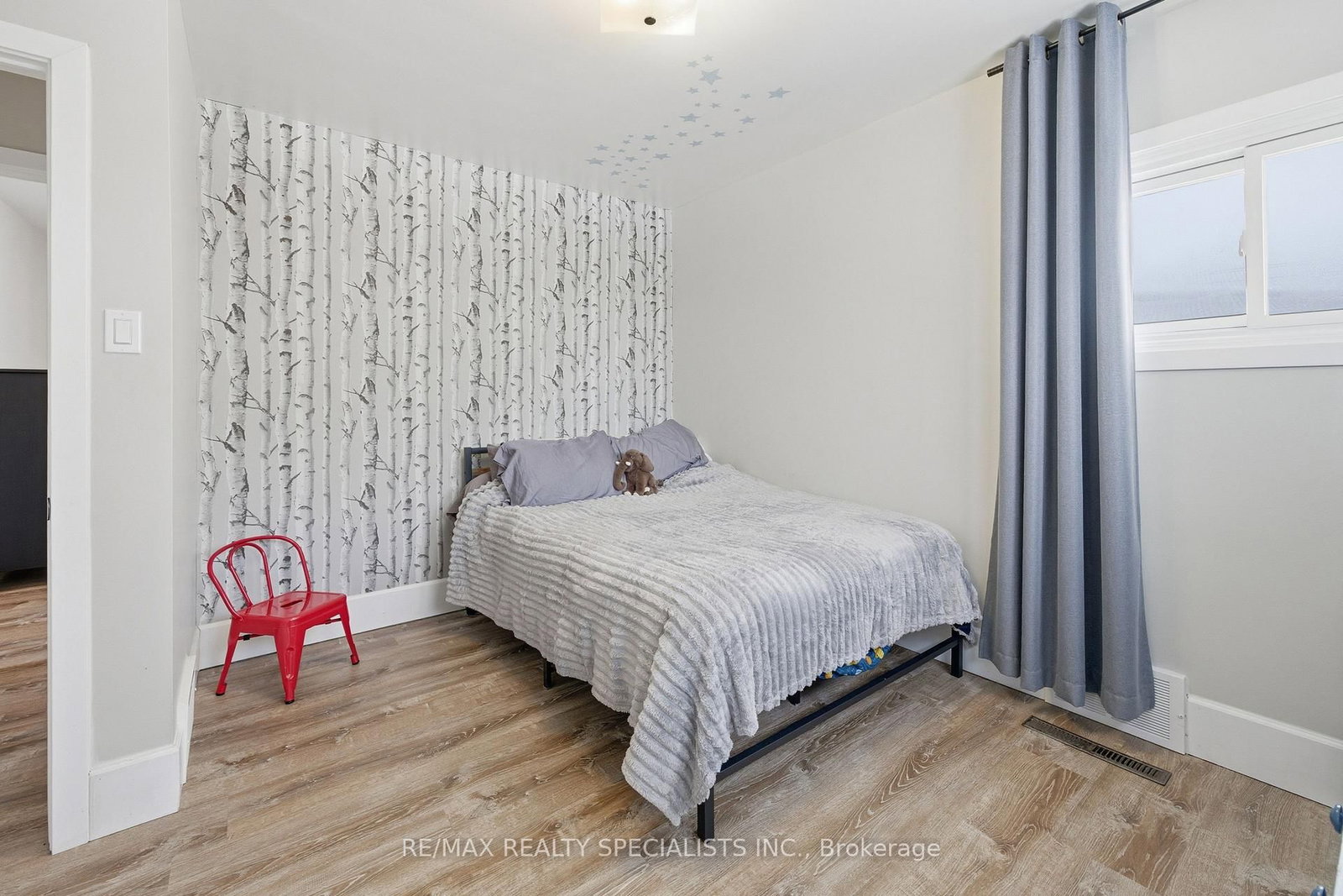 Detached House for sale at 302 King Street, Quinte West, Ontario, K8V 3X5 - Trenton Ward - MLS: X12830204