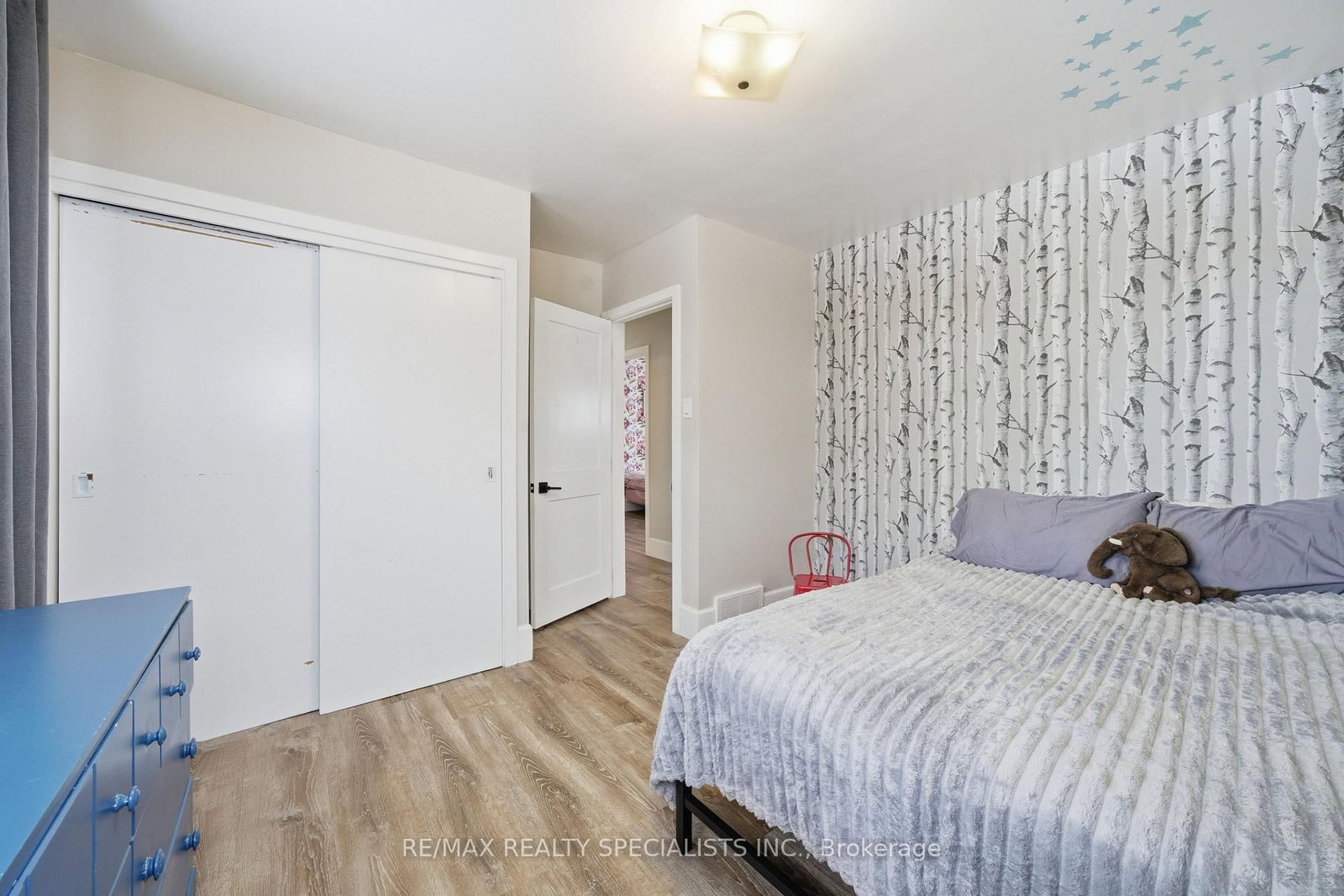 Detached House for sale at 302 King Street, Quinte West, Ontario, K8V 3X5 - Trenton Ward - MLS: X12830204