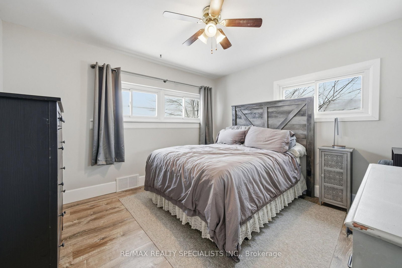 Detached House for sale at 302 King Street, Quinte West, Ontario, K8V 3X5 - Trenton Ward - MLS: X12830204