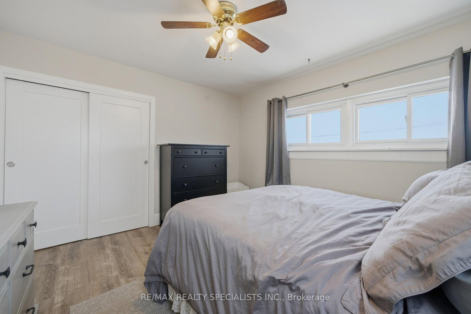 Detached House for sale at 302 King Street, Quinte West, Ontario, K8V 3X5 - Trenton Ward - MLS: X12830204