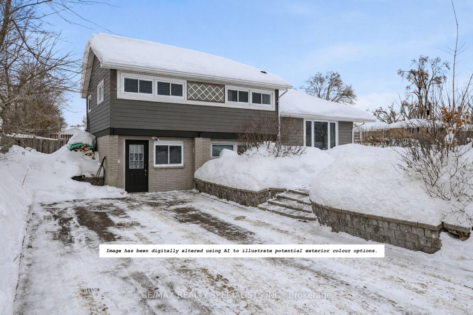 Detached House for sale at 302 King Street, Quinte West, Ontario, K8V 3X5 - Trenton Ward - MLS: X12830204