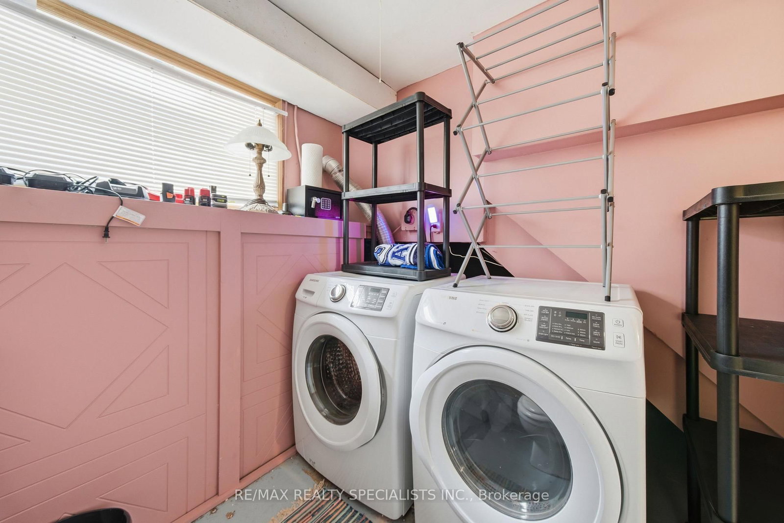 Detached House for sale at 302 King Street, Quinte West, Ontario, K8V 3X5 - Trenton Ward - MLS: X12830204