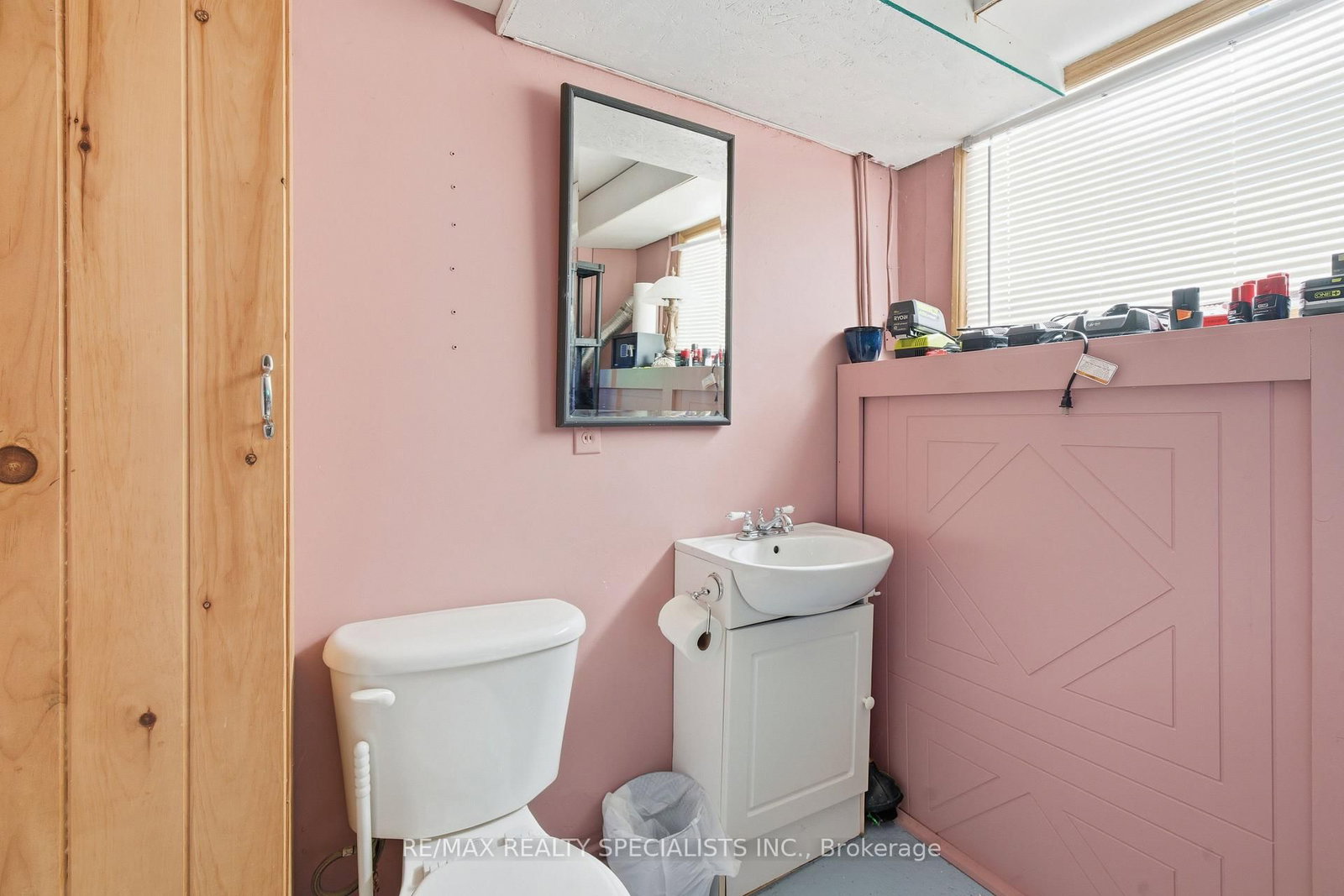 Detached House for sale at 302 King Street, Quinte West, Ontario, K8V 3X5 - Trenton Ward - MLS: X12830204