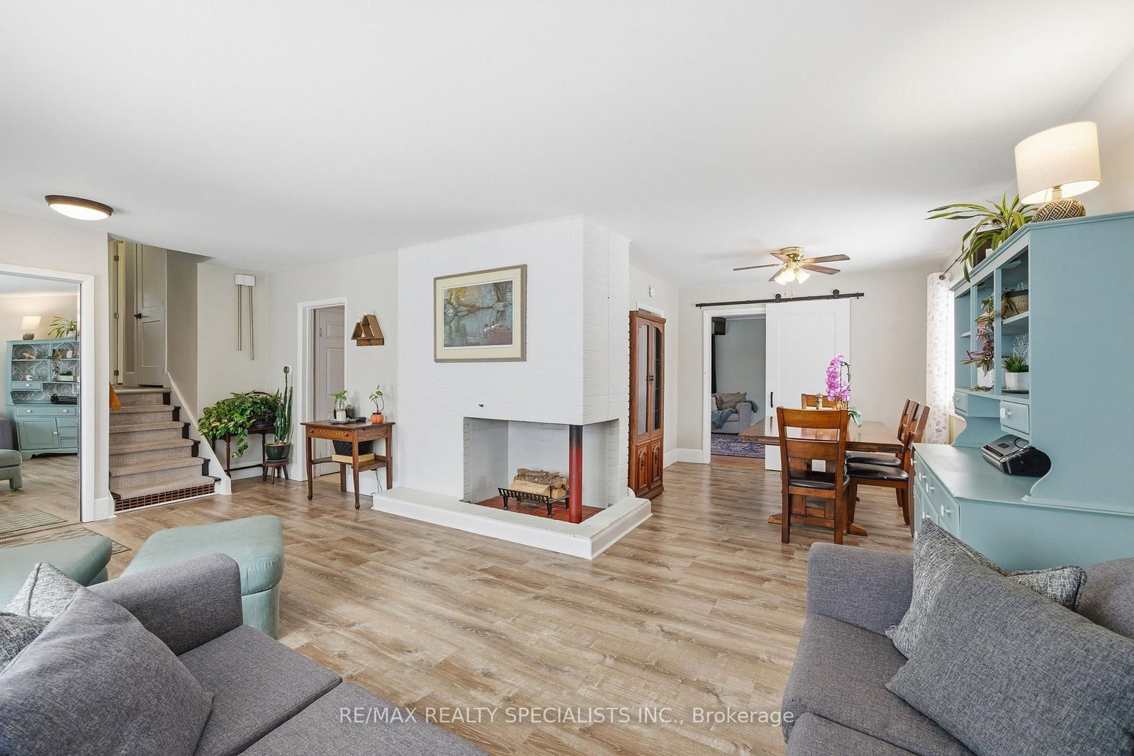 Detached House for sale at 302 King Street, Quinte West, Ontario, K8V 3X5 - Trenton Ward - MLS: X12830204