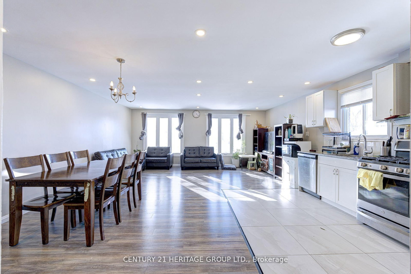 Semi-Detached House for sale at 92 Horning Drive, Hamilton, Ontario, L9C 6L1 - Fessenden - MLS: X12830308