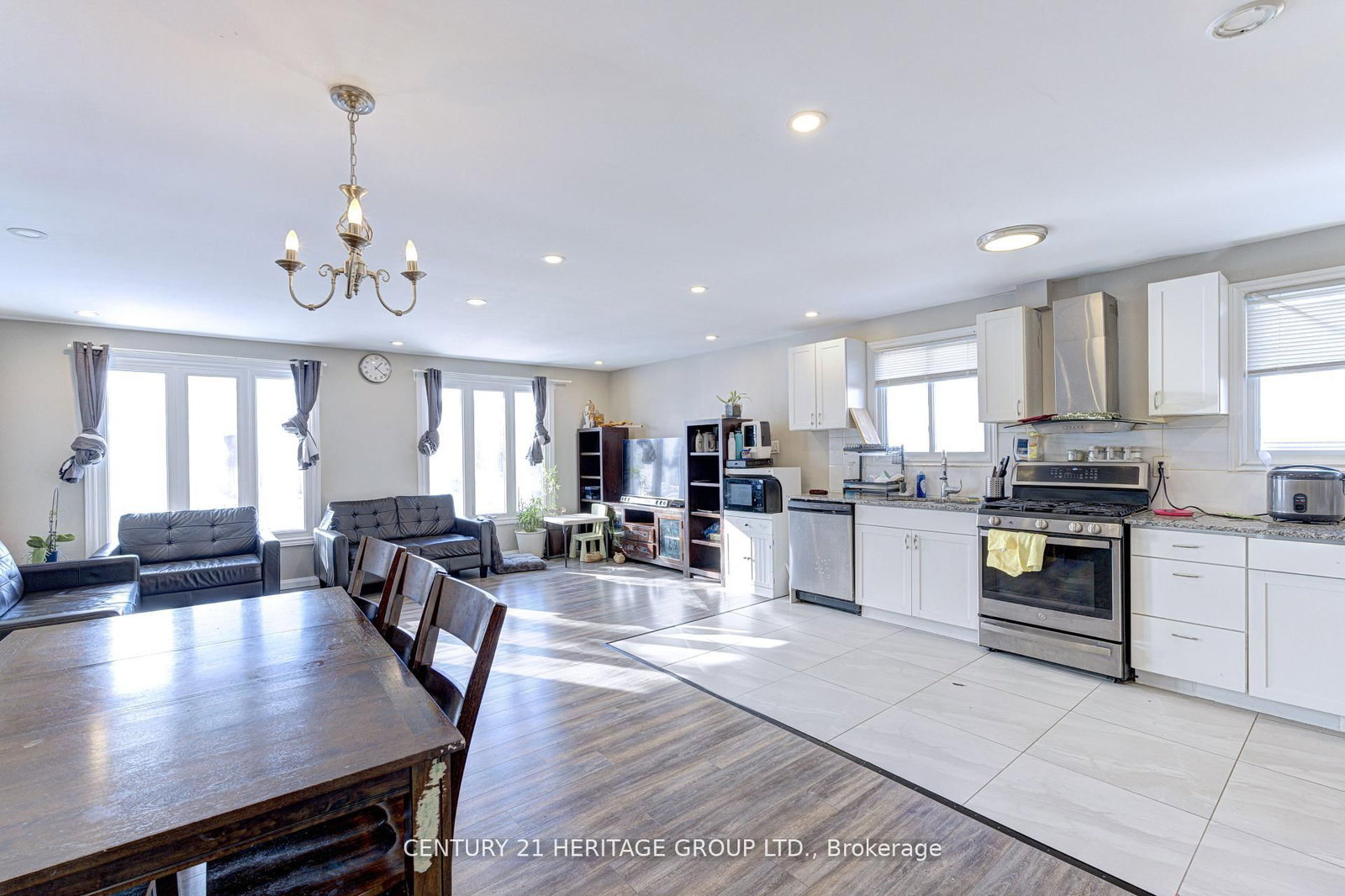 Semi-Detached House for sale at 92 Horning Drive, Hamilton, Ontario, L9C 6L1 - Fessenden - MLS: X12830308