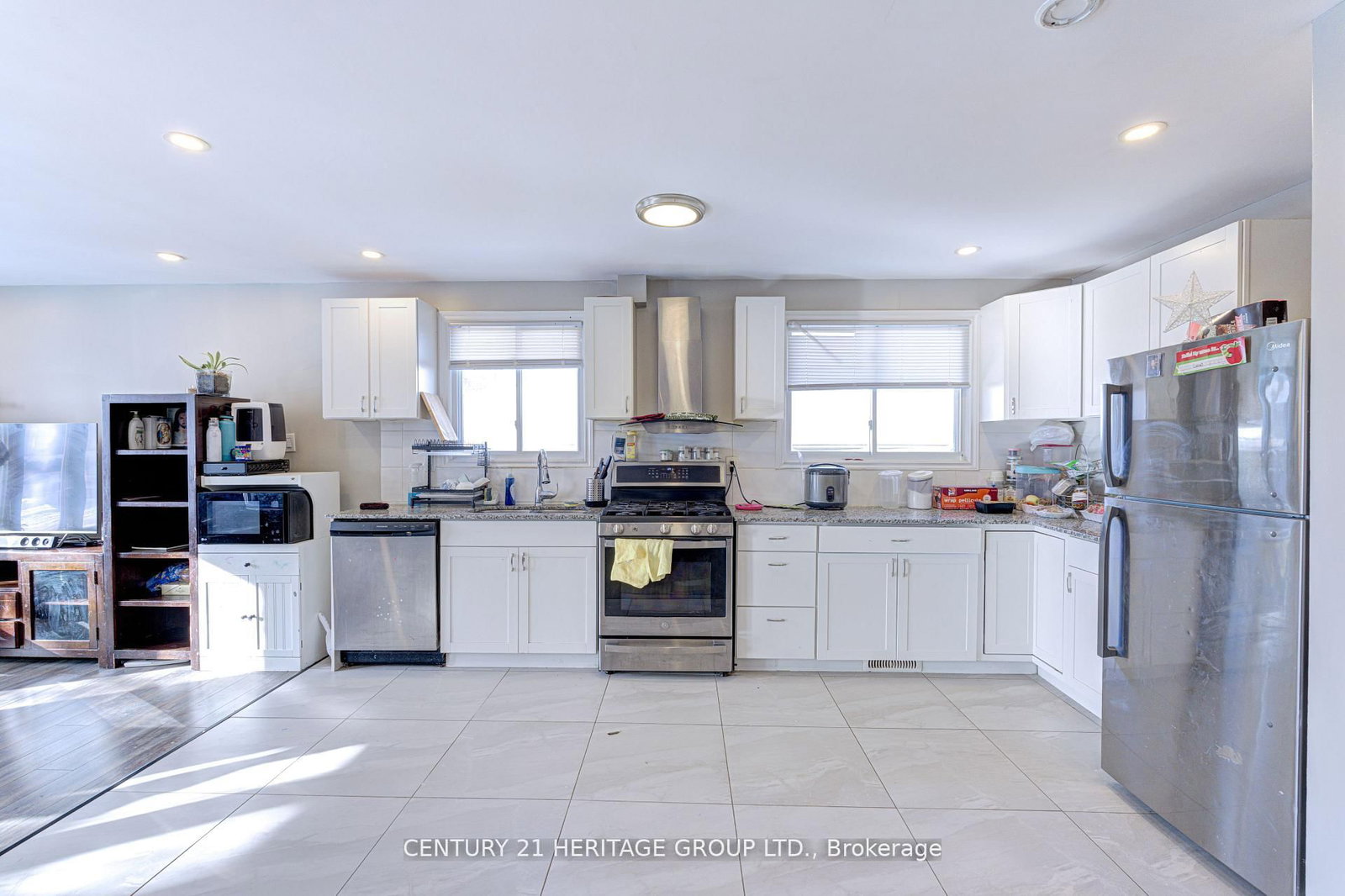 Semi-Detached House for sale at 92 Horning Drive, Hamilton, Ontario, L9C 6L1 - Fessenden - MLS: X12830308