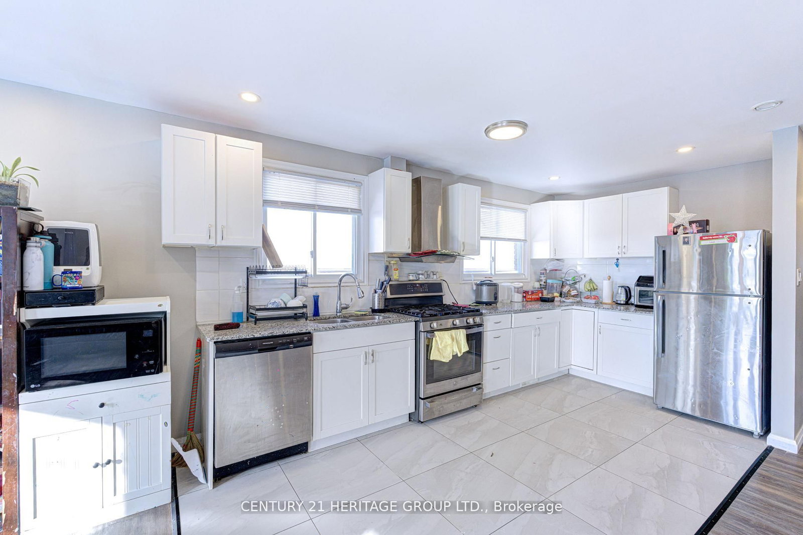 Semi-Detached House for sale at 92 Horning Drive, Hamilton, Ontario, L9C 6L1 - Fessenden - MLS: X12830308