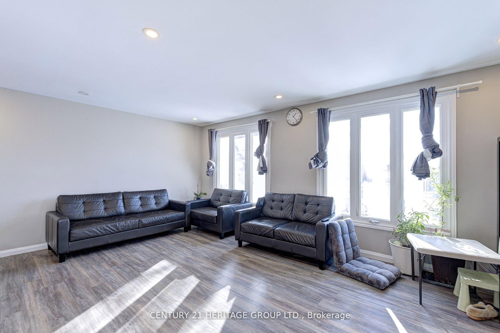 Semi-Detached House for sale at 92 Horning Drive, Hamilton, Ontario, L9C 6L1 - Fessenden - MLS: X12830308