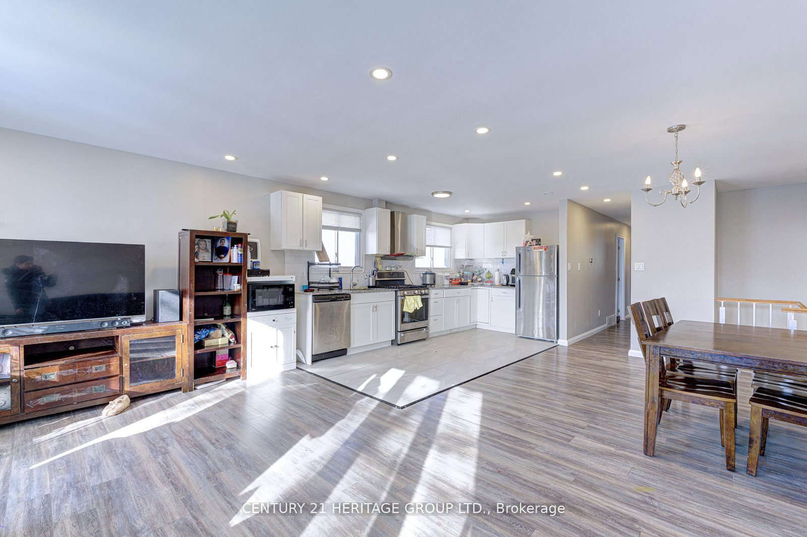 Semi-Detached House for sale at 92 Horning Drive, Hamilton, Ontario, L9C 6L1 - Fessenden - MLS: X12830308