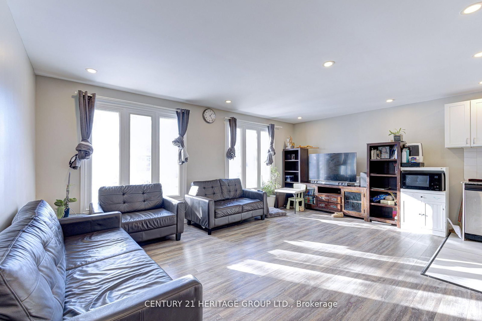 Semi-Detached House for sale at 92 Horning Drive, Hamilton, Ontario, L9C 6L1 - Fessenden - MLS: X12830308