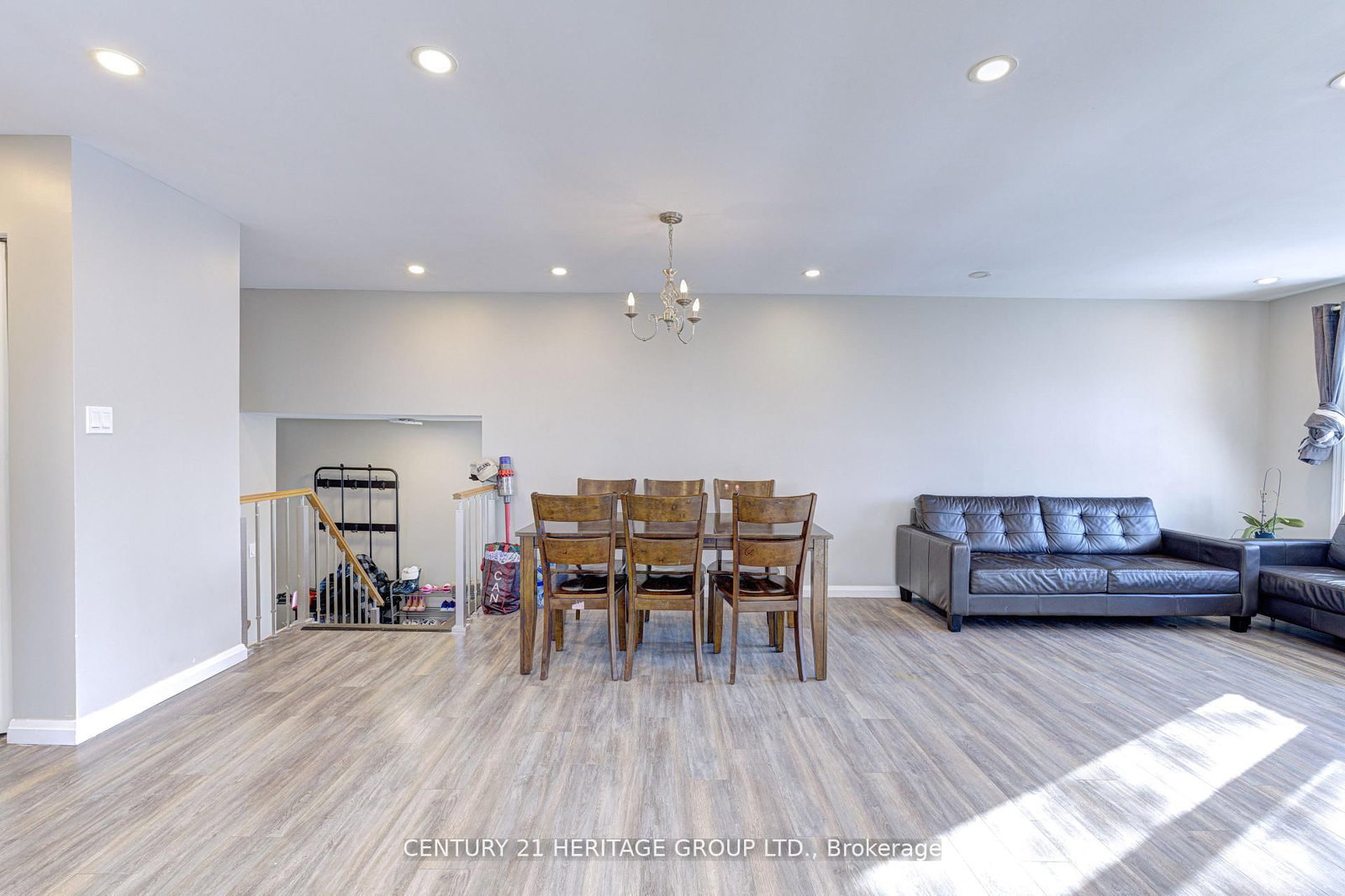 Semi-Detached House for sale at 92 Horning Drive, Hamilton, Ontario, L9C 6L1 - Fessenden - MLS: X12830308