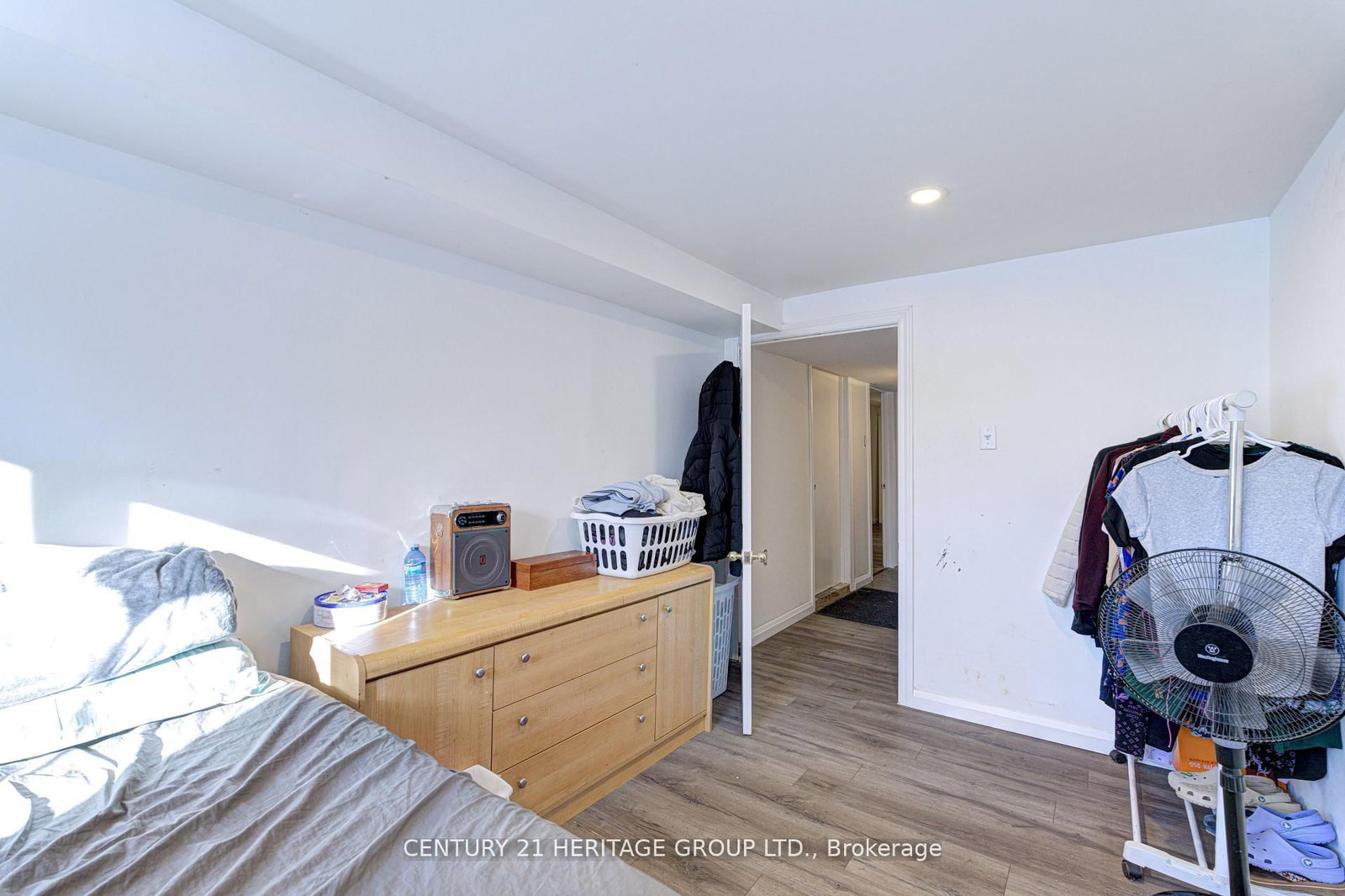 Semi-Detached House for sale at 92 Horning Drive, Hamilton, Ontario, L9C 6L1 - Fessenden - MLS: X12830308