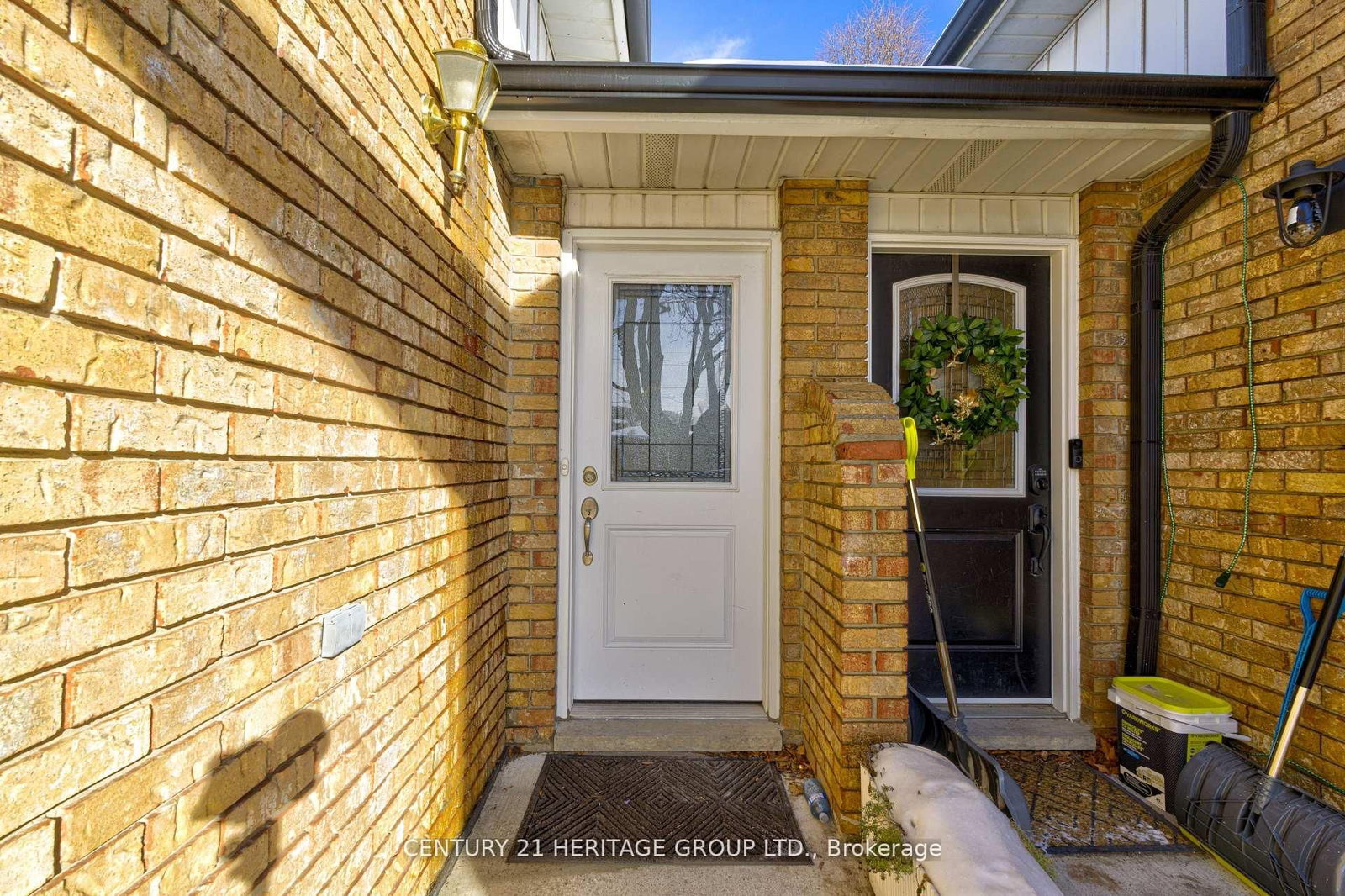 Semi-Detached House for sale at 92 Horning Drive, Hamilton, Ontario, L9C 6L1 - Fessenden - MLS: X12830308