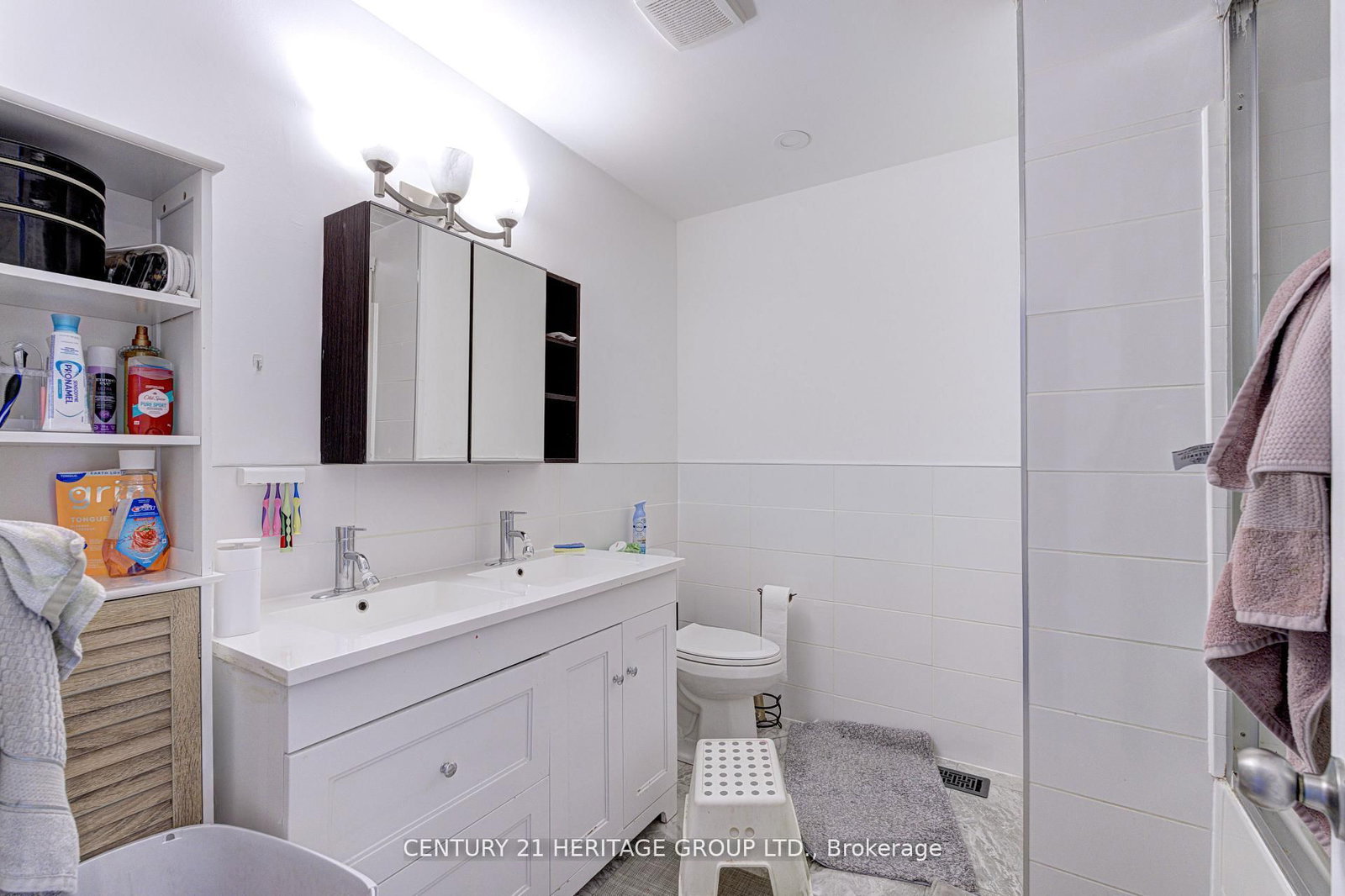 Semi-Detached House for sale at 92 Horning Drive, Hamilton, Ontario, L9C 6L1 - Fessenden - MLS: X12830308