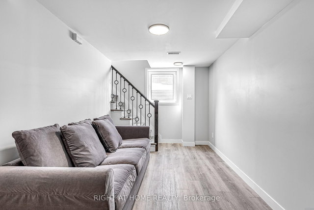 B - 902 Kenzie Street