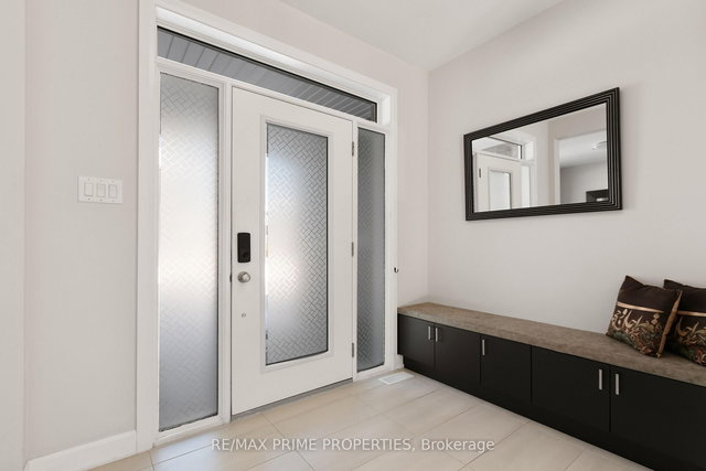 820 MERCIER Crescent