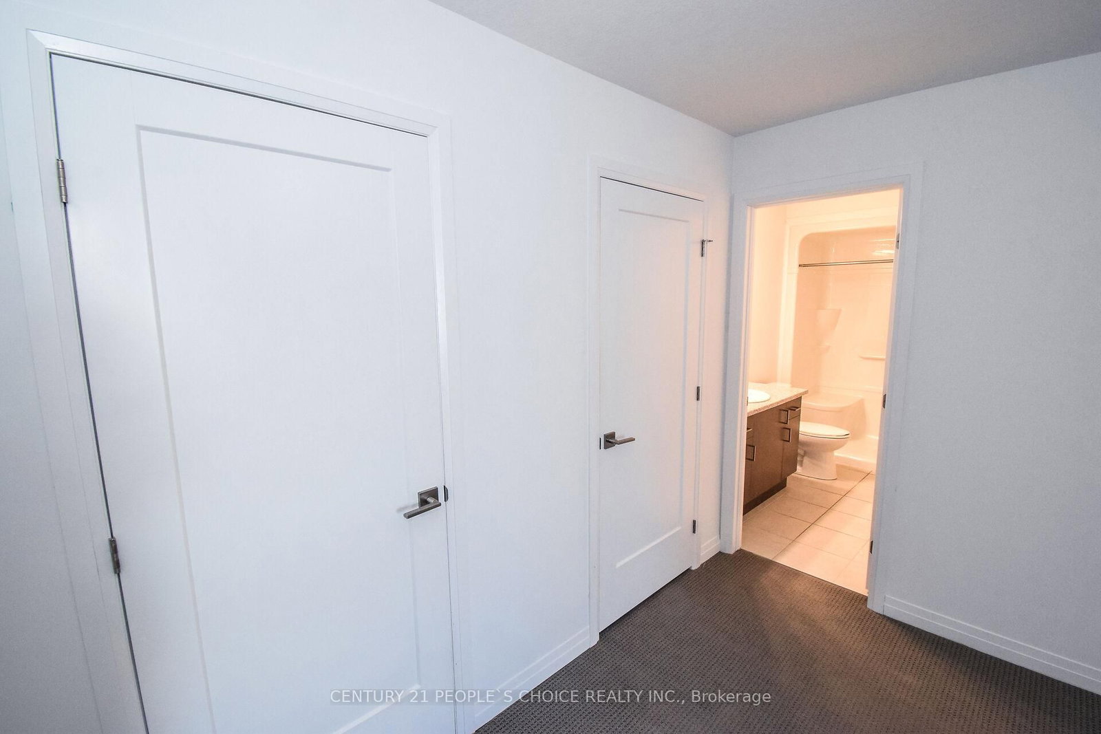 Townhouse for sale at 15 Hoffman Lane, Hamilton, Ontario, L9G 0H2 - Ancaster - MLS: X12831118