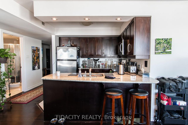 907 - 314 Central Park Drive