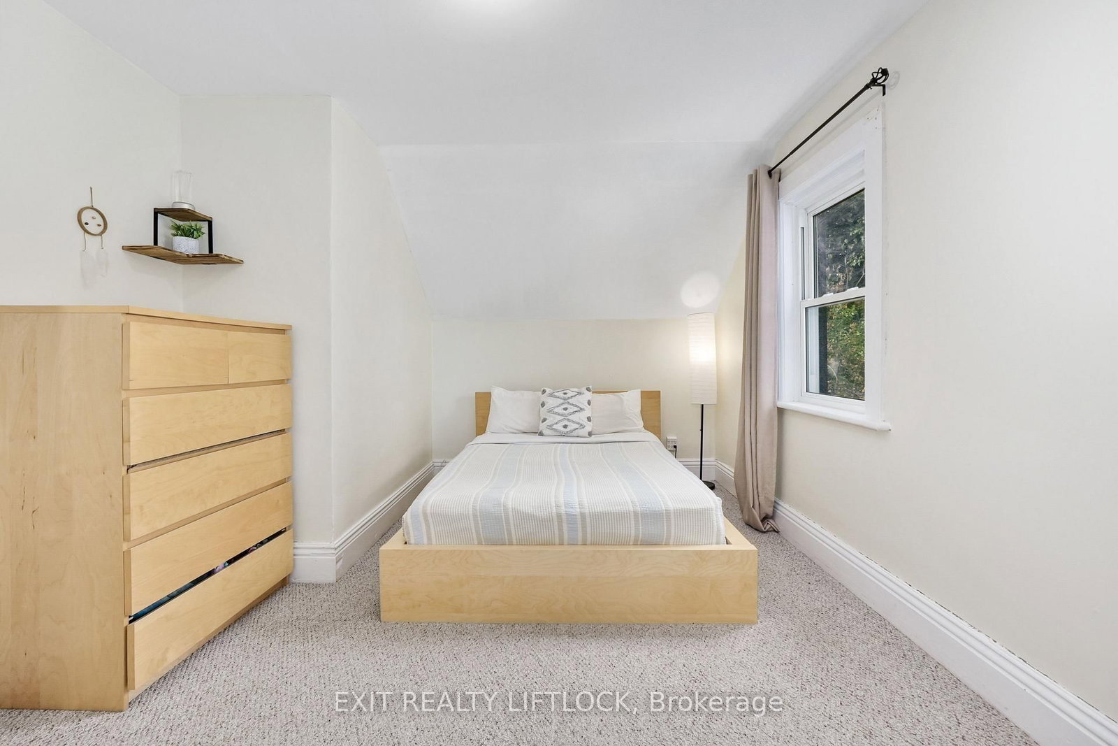 Detached House for sale at 378 London Street, Peterborough, Ontario, K9H 2Z8 - Town Ward 3 - MLS: X12832426