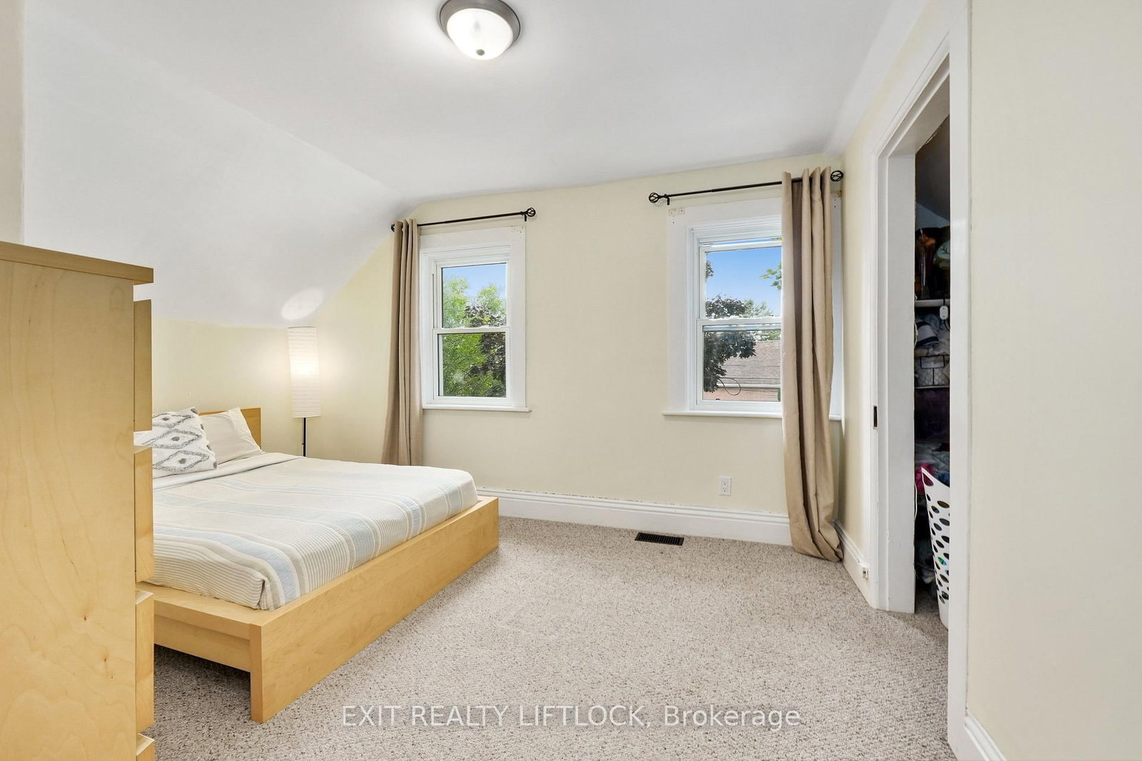 Detached House for sale at 378 London Street, Peterborough, Ontario, K9H 2Z8 - Town Ward 3 - MLS: X12832426