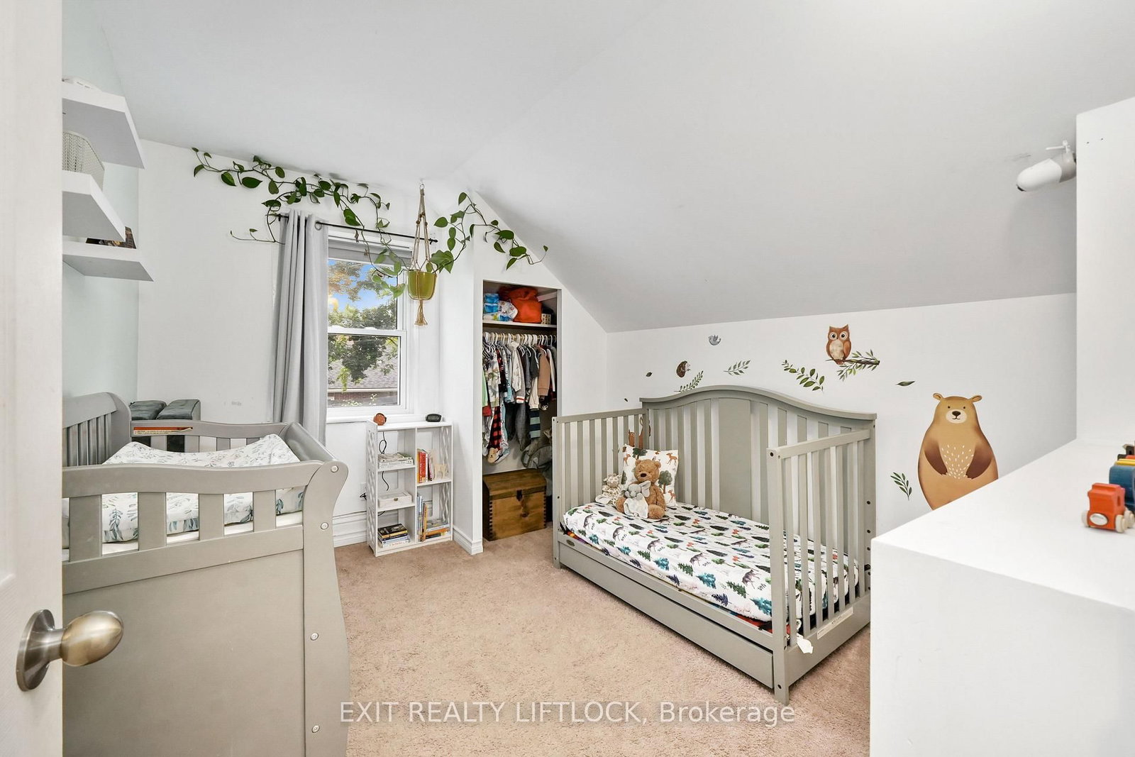 Detached House for sale at 378 London Street, Peterborough, Ontario, K9H 2Z8 - Town Ward 3 - MLS: X12832426